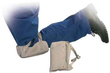 Térdvédő bőrből, szivacsbéléssel, csatos pánttal, 1 pár