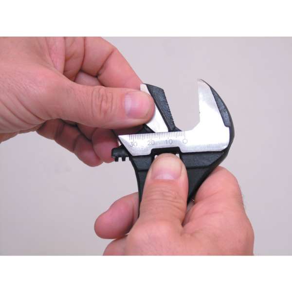 Csavarkulcs kombi szorítópofás, állítható, foszfatált 30.0mm Csavarkulcs kombi szorítópofás, állítható, foszfatált 30.0mm