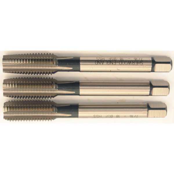 Egyenes hornyú kézi menetfúró készlet BSF HSS ISO529, 7/16col x 18,0mm, 3 db-os Egyenes hornyú kézi menetfúró készlet BSF HSS ISO529, 7/16col x 18,0mm, 3 db-os